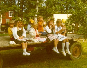 Grannflickorna Malin Jonsson, Sara Andersson, Linda Netsman, Clara Andersson och Camilla